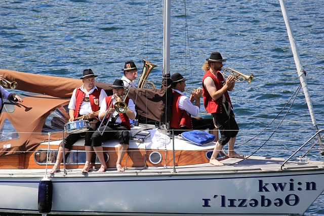 路则显得颇 路则显得颇